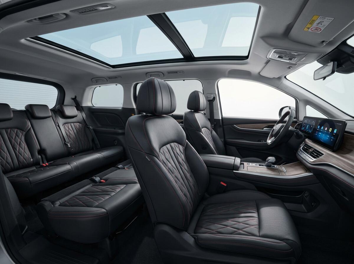 Forthing V9 PHEV - Notranjost